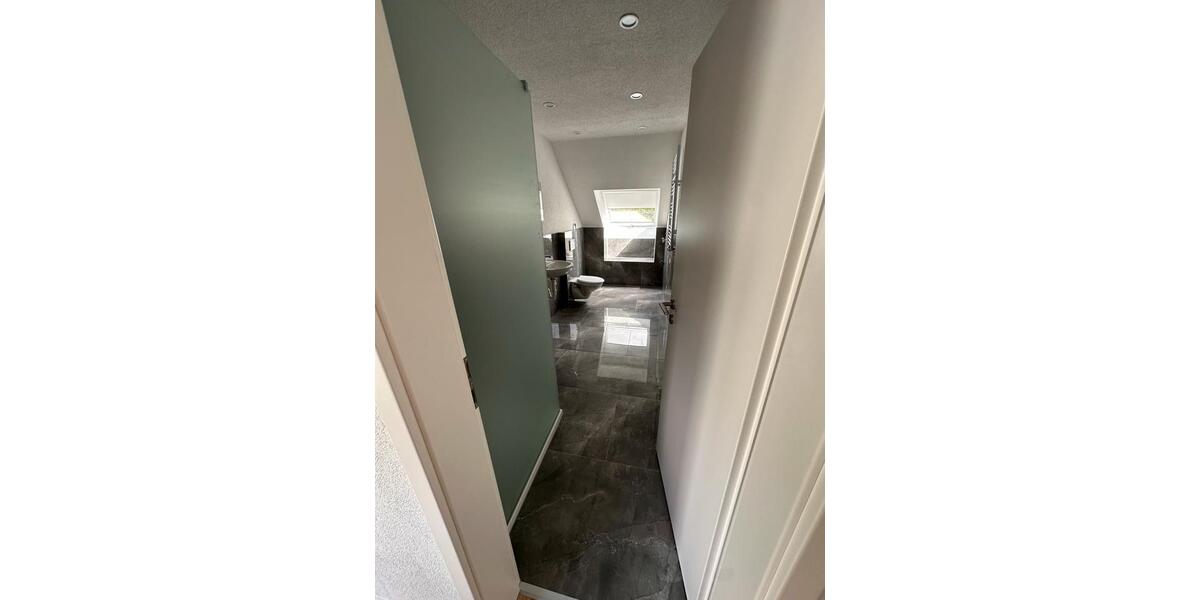 Dachgeschoßwohnung Ellwangen (Jagst) - 3 Zimmer, 85 m&sup2;, 950&euro; | Angebot:25843439