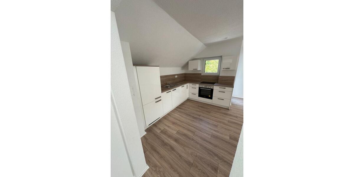 Dachgeschoßwohnung Ellwangen (Jagst) - 3 Zimmer, 85 m&sup2;, 950&euro; | Angebot:25843439