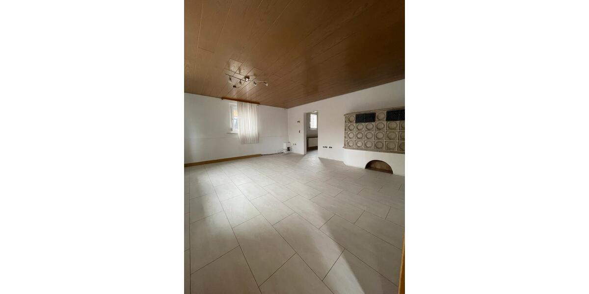 Einfamilienhaus Jagstzell - 7 Zimmer, 150 m&sup2;, 1.300&euro; | Angebot:25992350