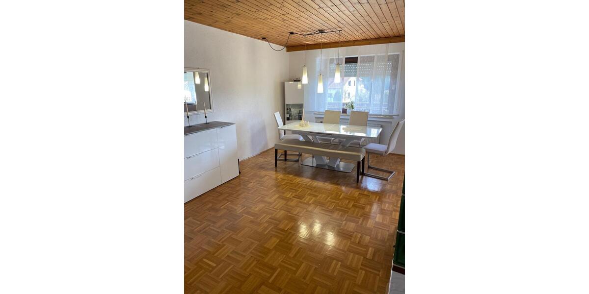 Erdgeschoßwohnung Rosenberg - 5.5 Zimmer, 142 m&sup2;, 1.200&euro; | Angebot:25944180