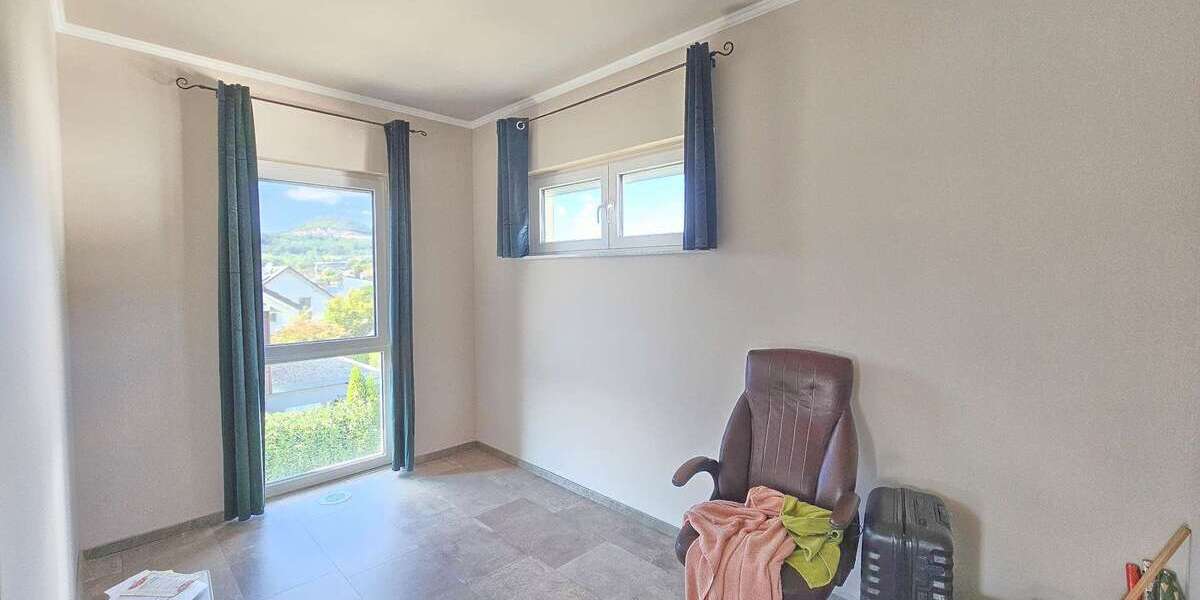Neuwertige Stadtvilla mit ca. 160 m² Wohnfläche, Garten & 3 Stellplätzen, Energieklasse A - Einfamilienhaus Ottenbach | Angebot:27532436