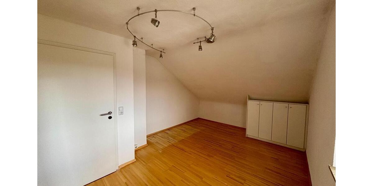 Dachgeschoßwohnung Aalen Unterkochen - 3.5 Zimmer, 70 m&sup2;, 900&euro; | Angebot:26004499