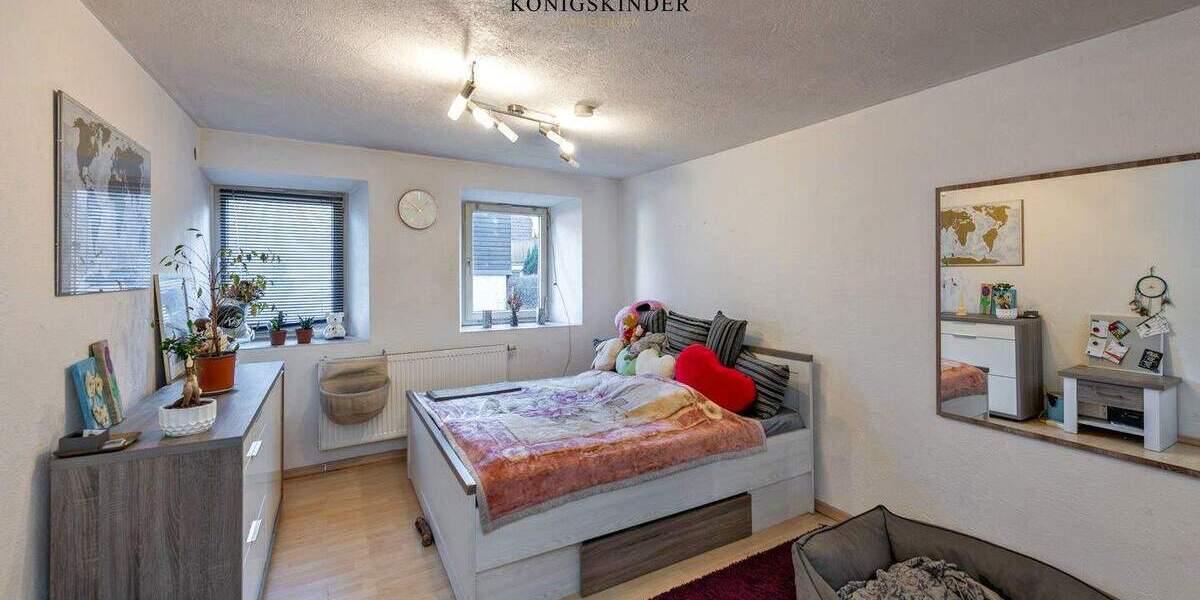 Mehrfamilienhaus, Wohnhaus Heidenheim-Schnaitheim Schnaitheim - 7 Zimmer, 180 m&sup2;, 379.000&euro; | Angebot:25680017
