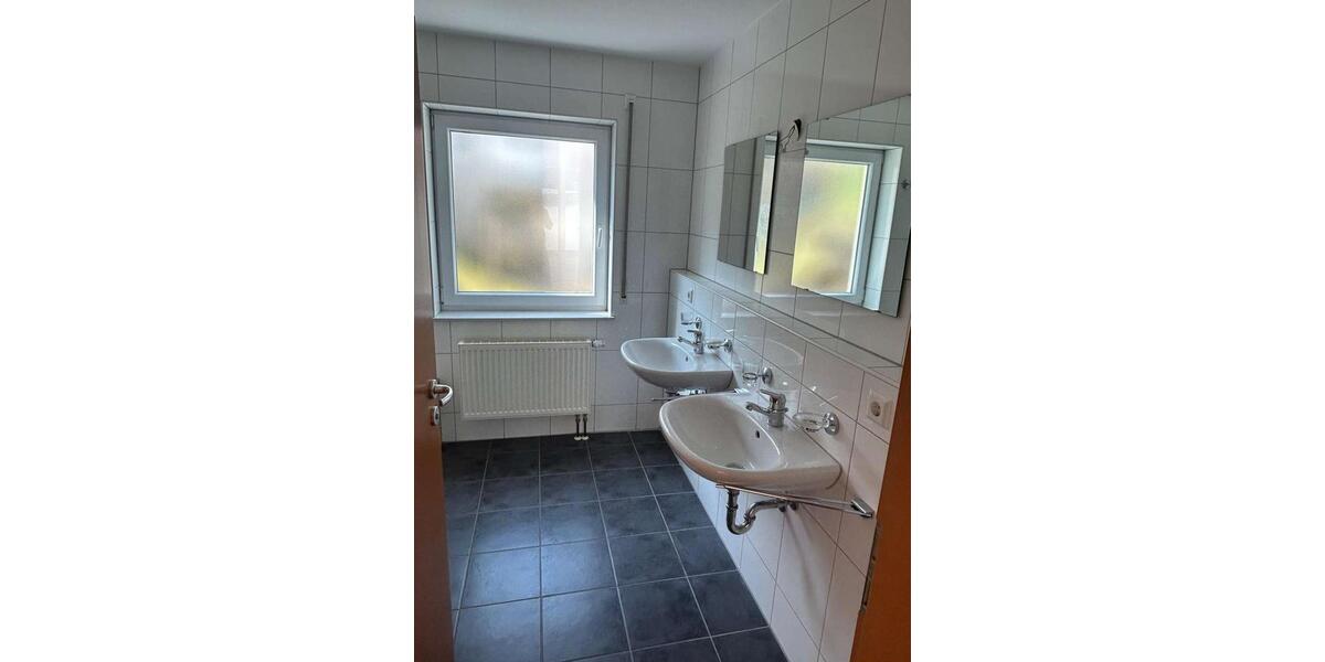 Etagenwohnung Oberkochen - 4.5 Zimmer, 103 m&sup2;, 1.200&euro; | Angebot:25887867