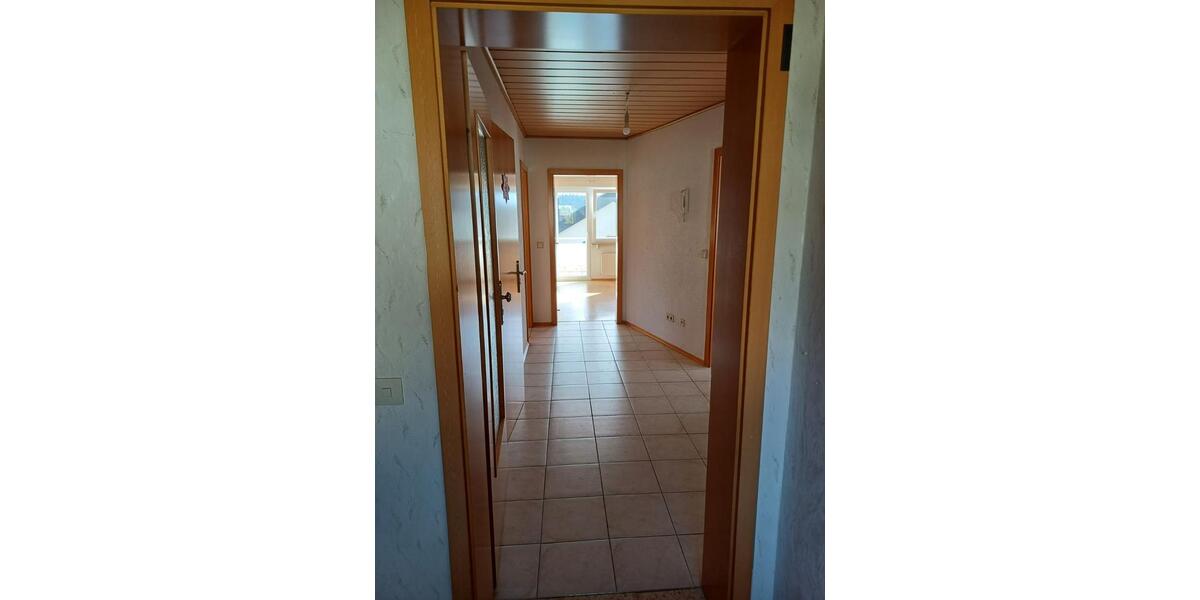 Dachgeschoßwohnung Hüttlingen - 3 Zimmer, 85 m&sup2;, 900&euro; | Angebot:24982608