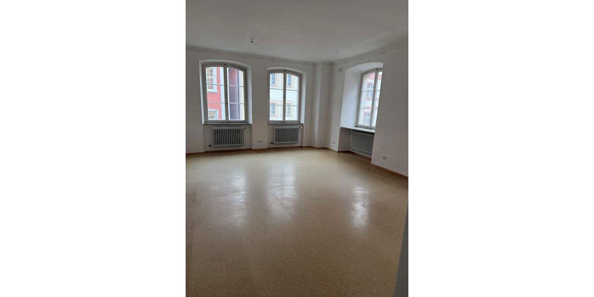 Etagenwohnung Ellwangen - 6 Zimmer, 136 m&sup2;, 1.360&euro; | Angebot:25657526
