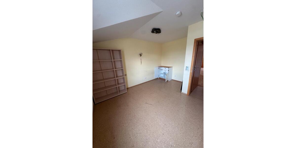 Dachgeschoßwohnung Ruppertshofen - 4 Zimmer, 130 m&sup2;, 950&euro; | Angebot:25120855