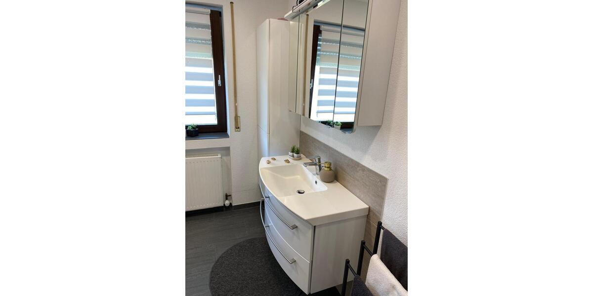 Erdgeschoßwohnung Rosenberg - 5.5 Zimmer, 142 m&sup2;, 1.200&euro; | Angebot:25944180