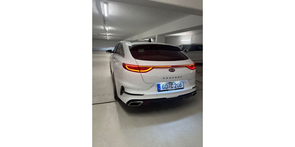 Kia pro ceed / ProCeed 65.000 km 22.490 &euro; Heubach 73540