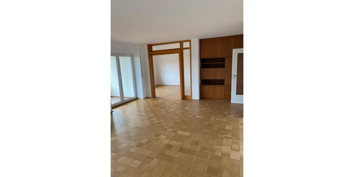 Etagenwohnung Ellwangen (Jagst) - 5 Zimmer, 135 m&sup2;, 1.300&euro; | Angebot:25973890