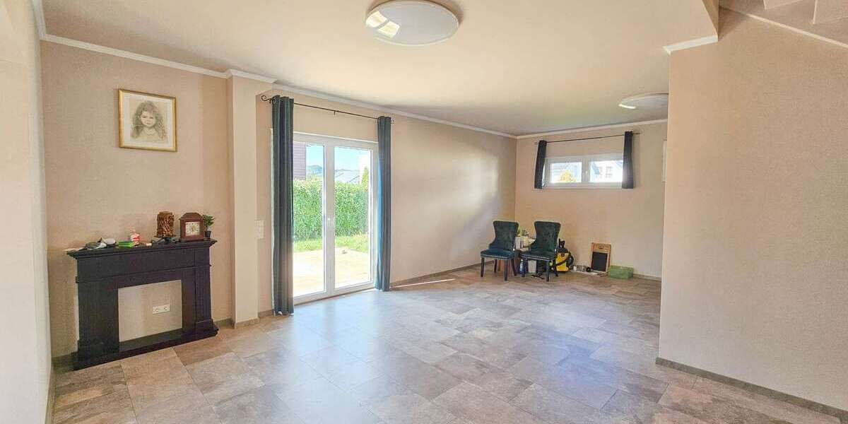 Neuwertige Stadtvilla mit ca. 160 m² Wohnfläche, Garten & 3 Stellplätzen, Energieklasse A - Einfamilienhaus Ottenbach | Angebot:27532436