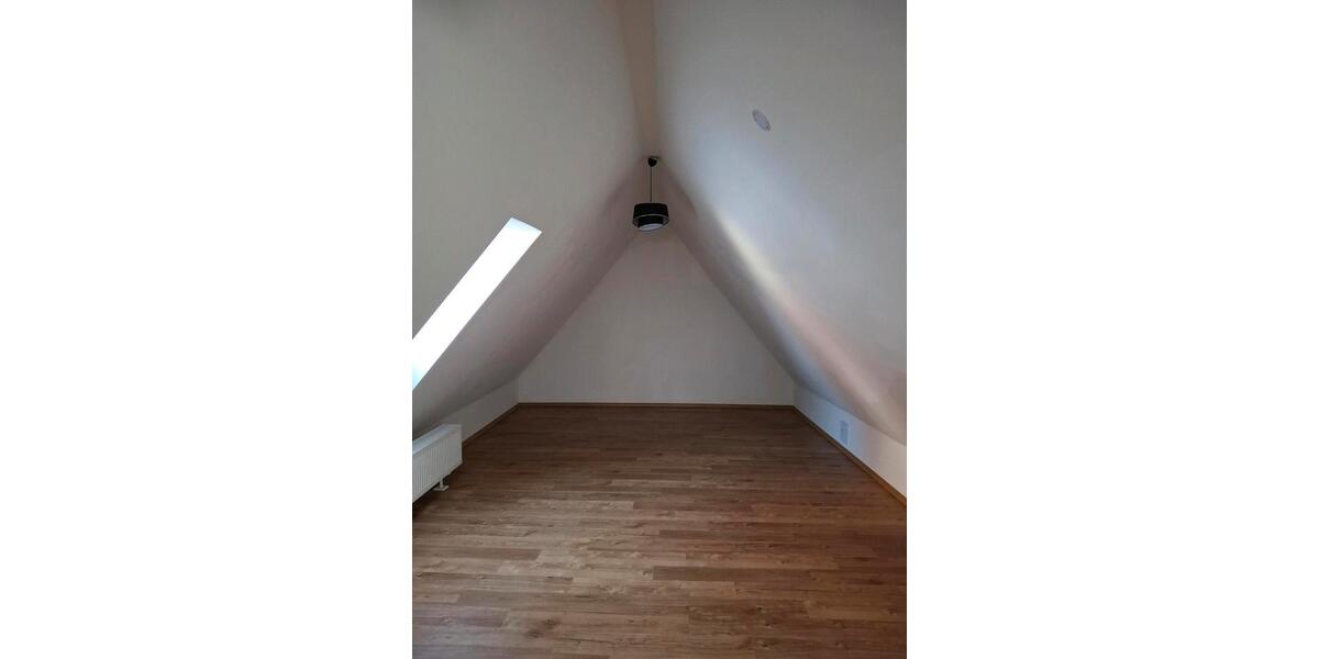 Dachgeschoßwohnung Nördlingen - 5 Zimmer, 110 m&sup2;, 1.250&euro; | Angebot:25382341