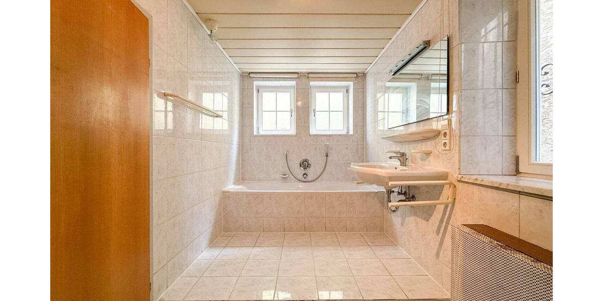 Einfamilienhaus Nördlingen - 7 Zimmer, 150 m&sup2;, 295.000&euro; | Angebot:25937730