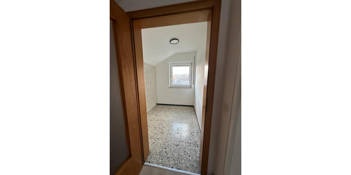 Dachgeschoßwohnung Aalen Dewangen - 3 Zimmer, 71 m&sup2;, 1.050&euro; | Angebot:26356173