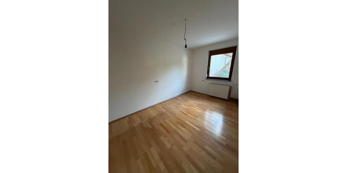 Erdgeschoßwohnung Abtsgmünd - 4 Zimmer, 130 m&sup2;, 1.290&euro; | Angebot:26050725