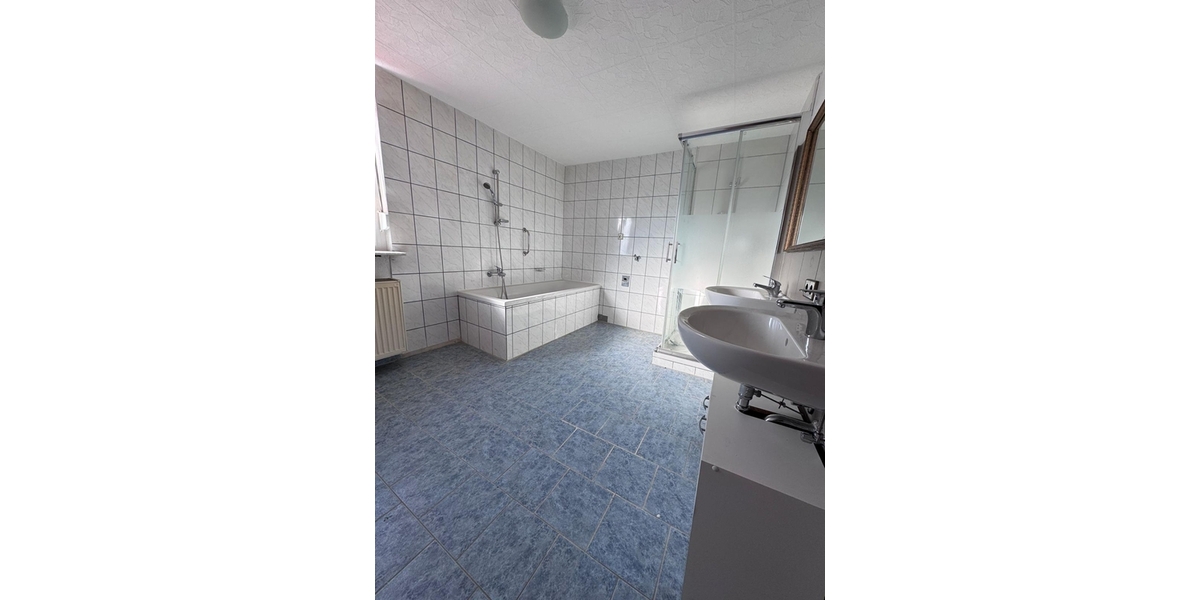 Großzügiges 2-Familienhaus mit Garagen- Gewerbehalle in Söhnstetten - Zweifamilienhaus Steinheim am Albuch / Söhnstetten Söhnstetten | Angebot:27154027