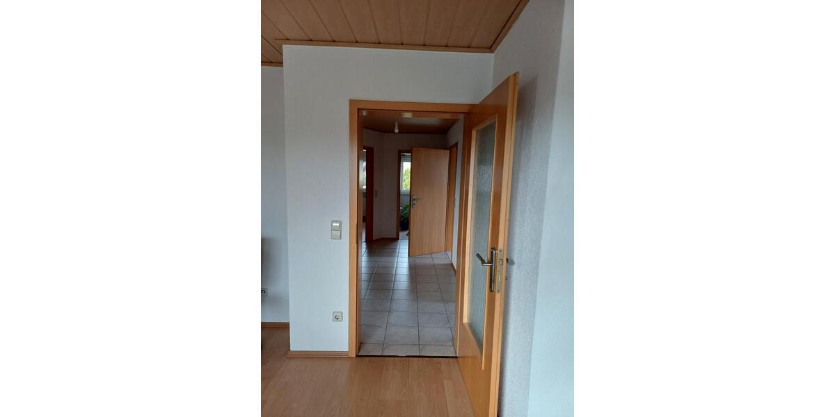 Dachgeschoßwohnung Hüttlingen - 3 Zimmer, 85 m&sup2;, 900&euro; | Angebot:24982608