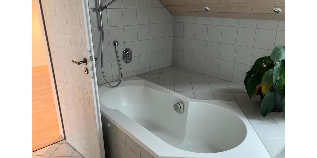 Dachgeschoßwohnung Aalen Dewangen - 4.5 Zimmer, 95 m&sup2;, 1.200&euro; | Angebot:26407612