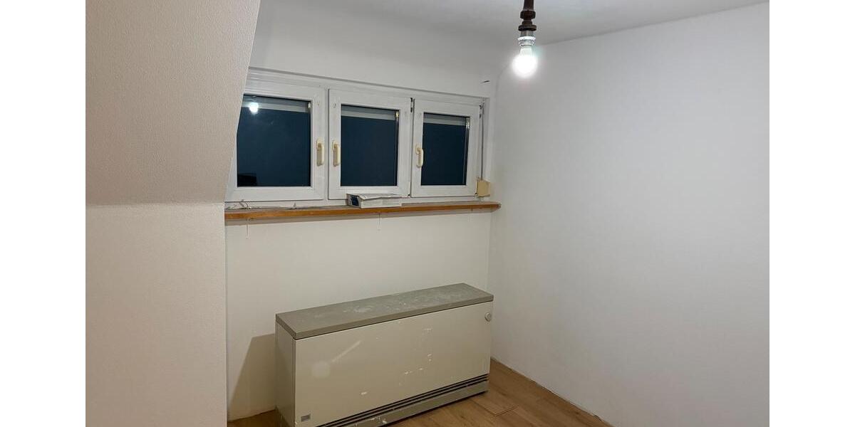 Etagenwohnung Aalen Ebnat - 7 Zimmer, 150 m&sup2;, 2.000&euro; | Angebot:25300800