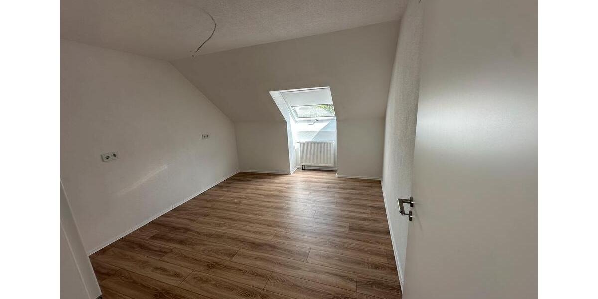 Dachgeschoßwohnung Ellwangen (Jagst) - 3 Zimmer, 85 m&sup2;, 950&euro; | Angebot:25843439