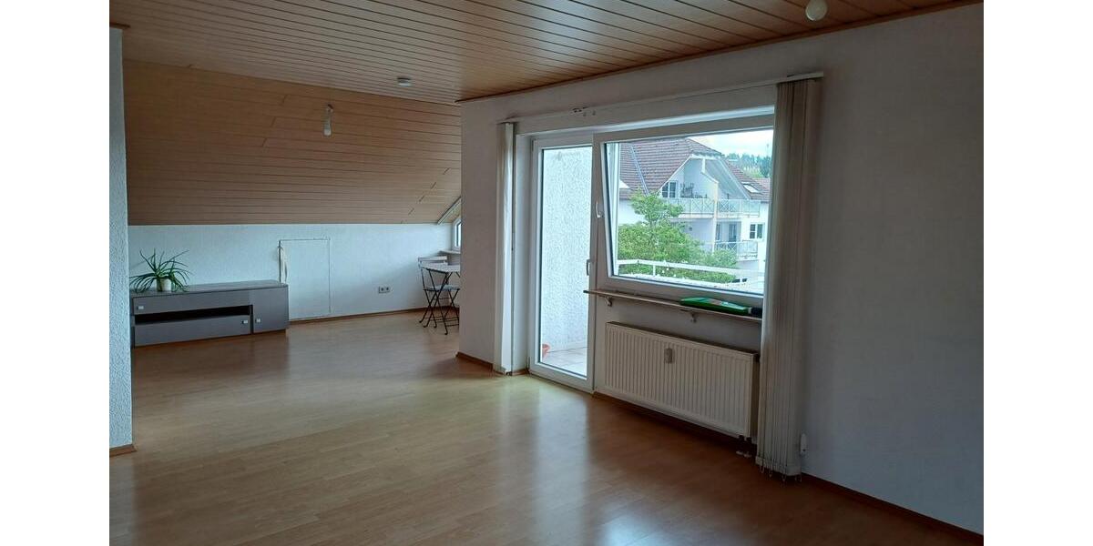Dachgeschoßwohnung Hüttlingen - 3 Zimmer, 85 m&sup2;, 900&euro; | Angebot:24982608