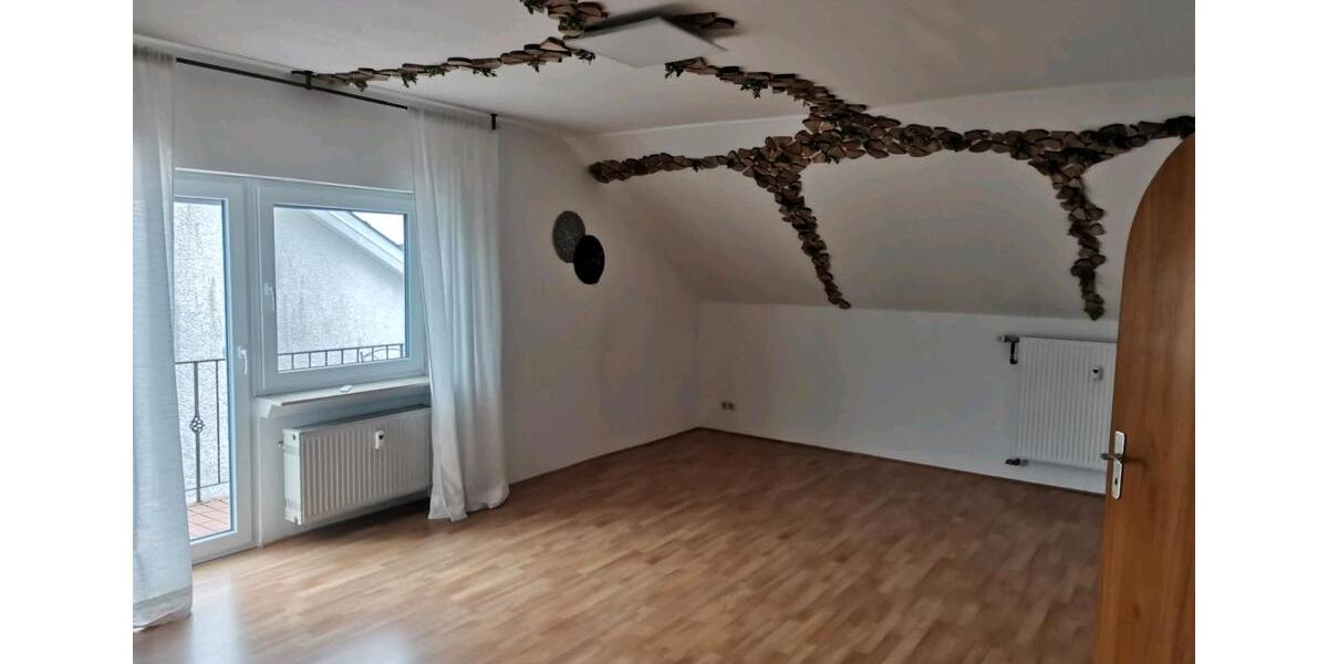Dachgeschoßwohnung Rosenberg - 3 Zimmer, 77 m&sup2;, 850&euro; | Angebot:26019853
