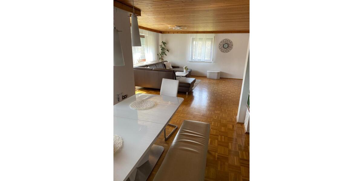 Erdgeschoßwohnung Rosenberg - 5.5 Zimmer, 142 m&sup2;, 1.200&euro; | Angebot:25944180