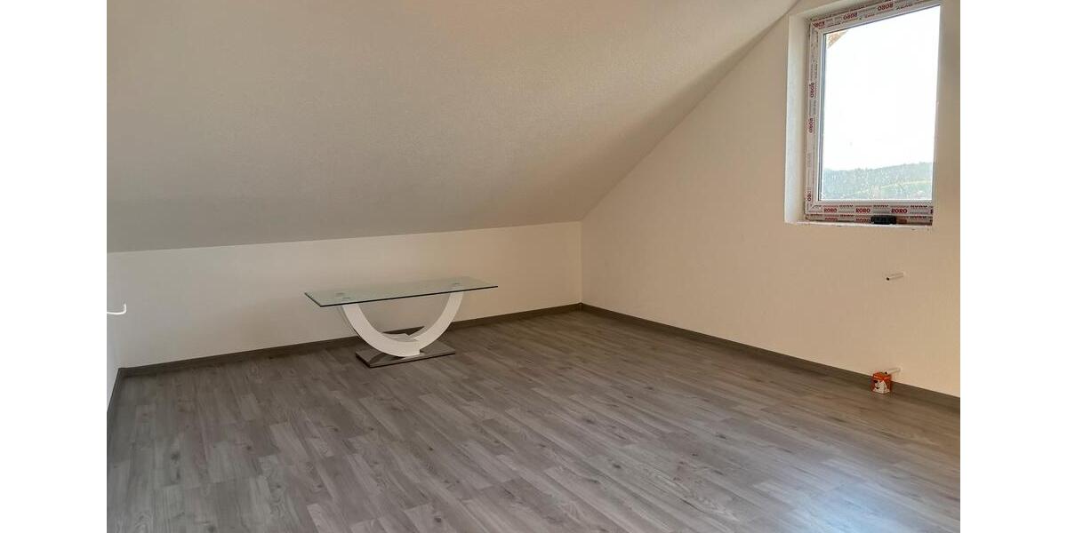 Dachgeschoßwohnung Aalen Attenhofen - 3 Zimmer, 75 m&sup2;, 850&euro; | Angebot:25844622