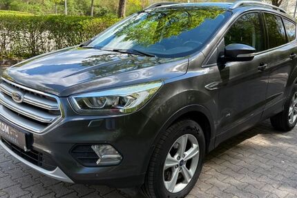 Ford Kuga 164.000 km 8.900 &euro; Aalen-Unterkochen 73432