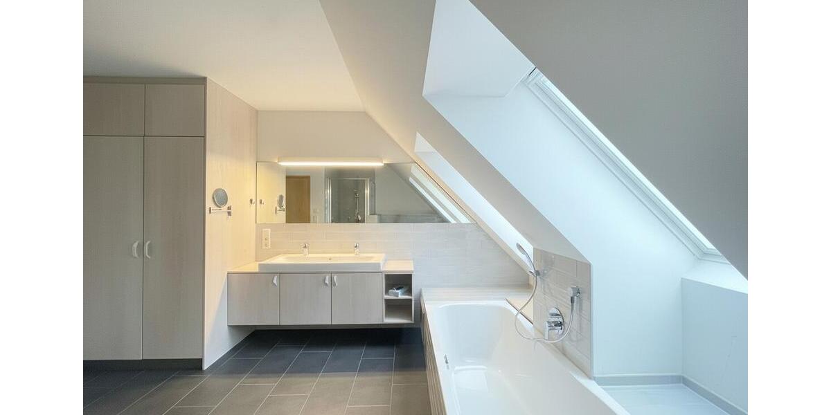 Dachgeschoßwohnung Nördlingen - 3.5 Zimmer, 119 m&sup2;, 1.470&euro; | Angebot:25321878