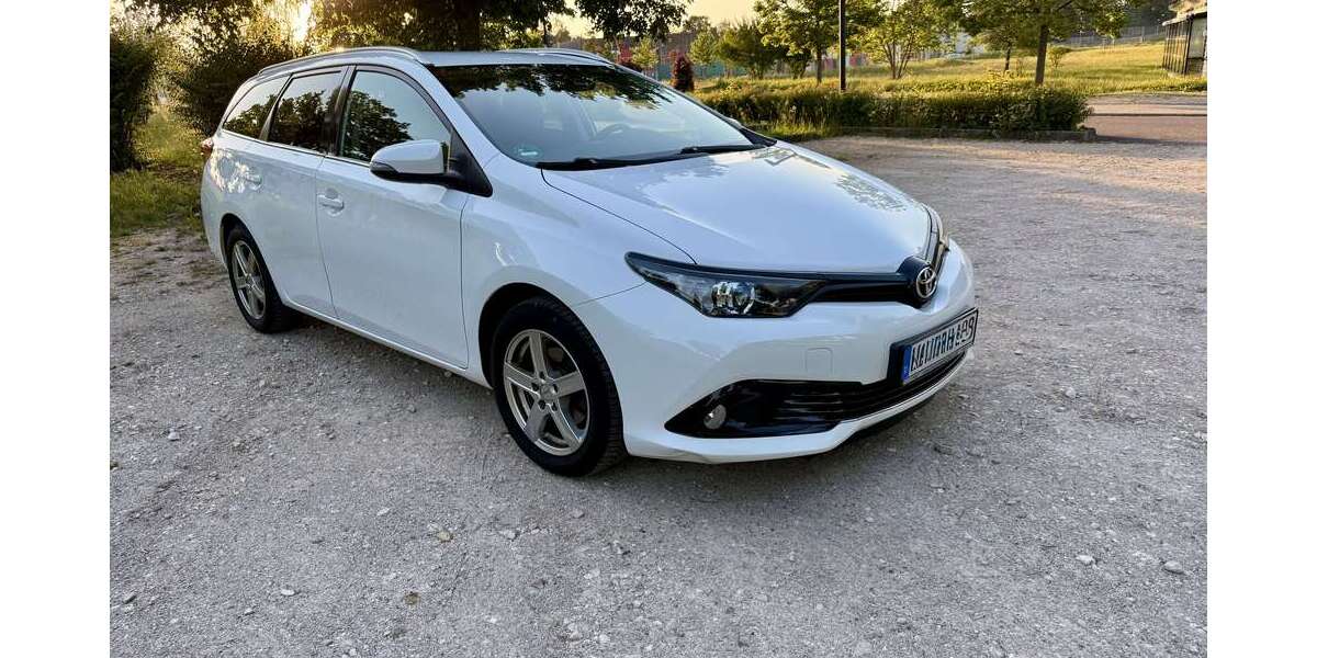 Toyota Auris 55.600 km 16.900 &euro; Schwäbisch Gmünd, Stadt 73525