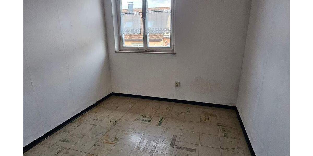 Mehrfamilienhaus, Wohnhaus Giengen an der Brenz Giengen - 6 Zimmer, 138 m&sup2;, 295.000&euro; | Angebot:25740487