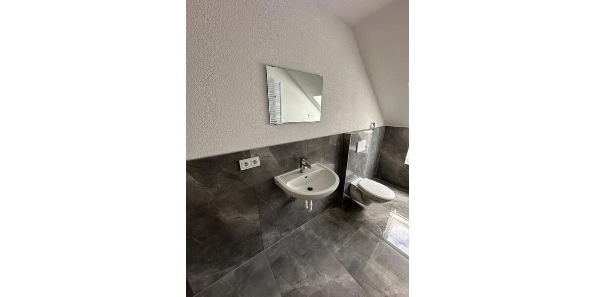 Dachgeschoßwohnung Ellwangen (Jagst) - 3 Zimmer, 85 m&sup2;, 950&euro; | Angebot:25843439