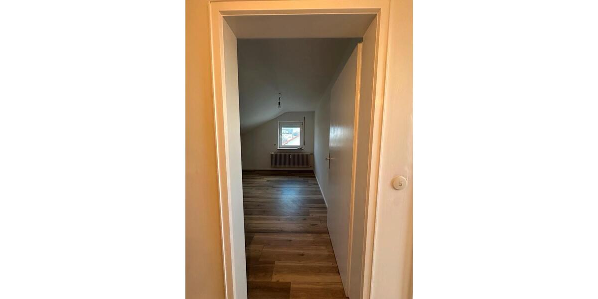 Dachgeschoßwohnung Aalen Dewangen - 3 Zimmer, 71 m&sup2;, 1.050&euro; | Angebot:26636268