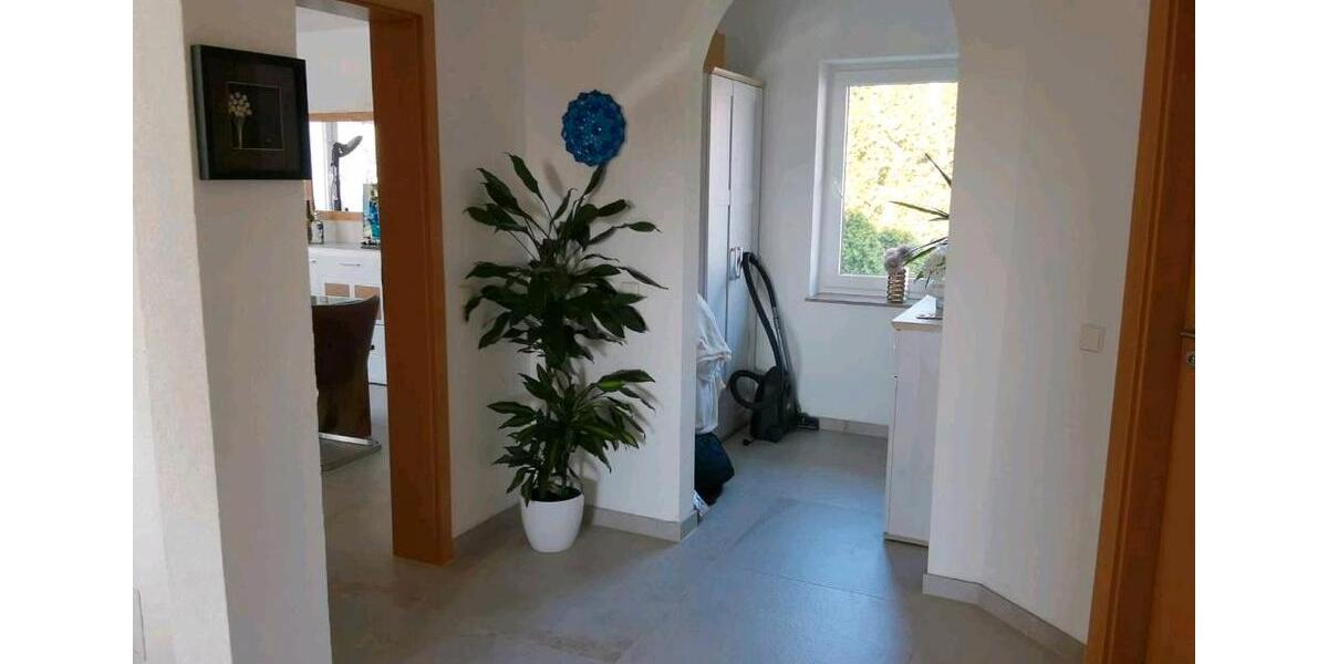 Einfamilienhaus Göggingen - 5 Zimmer, 228 m&sup2;, 2.200&euro; | Angebot:26041520