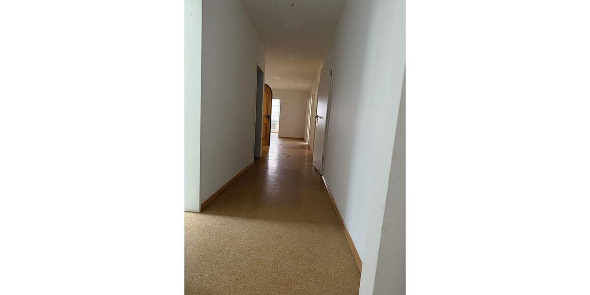 Etagenwohnung Ellwangen - 6 Zimmer, 136 m&sup2;, 1.360&euro; | Angebot:25657526