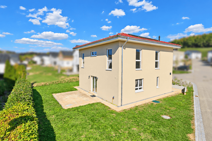 Neuwertige Stadtvilla mit ca. 160 m² Wohnfläche, Garten & 3 Stellplätzen, Energieklasse A - Haus Ottenbach | Angebot:27532436