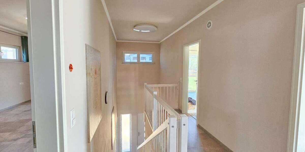 Neuwertige Stadtvilla mit ca. 160 m² Wohnfläche, Garten & 3 Stellplätzen, Energieklasse A - Einfamilienhaus Ottenbach | Angebot:27532436