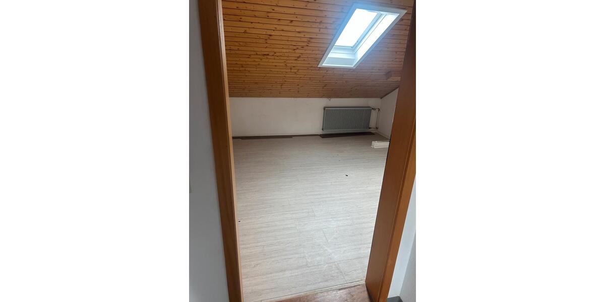 Dachgeschoßwohnung Königsbronn - 3 Zimmer, 65 m&sup2;, 600&euro; | Angebot:26135999
