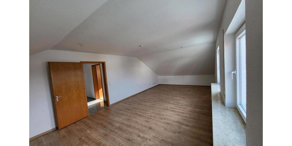 Dachgeschoßwohnung Aalen Dewangen - 3 Zimmer, 80 m&sup2;, 760&euro; | Angebot:26429231